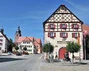 Rathaus und Marktplatz von Merkendorf
