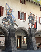 Berchtesgaden, kämpferische Lüftelmalerei im Schlosshof
