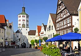 Günzburg, Stadttor am Markt © traveldia #48681349