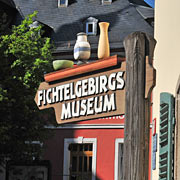 Wegweiser zu m Fichtelbergmuseum