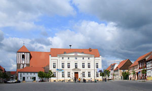 Wusterhausen/Dosse, Markt, Rathaus, Stadtkirche #65322314© babelsberger
