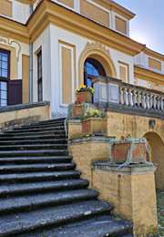 Schloss Caputh, frühbarocke Anlage mit Kavaliershaus im Schlosspark, grenzend am See
