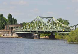 Potsdam Spree Glienicker Brücke © schaltwerk