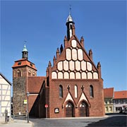 Luckenwalde, Kirche St. Johannis mit einverleibten Marktturm