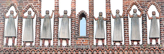 Neubrandenburgs Terrakottafrauen