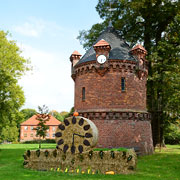 Wassertum für das ehemalige Gut Goldenbowe, heute Ortsteil von Rodenalde in Nordwestmecklenburg