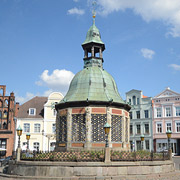 Wismarer Wasserkunst, ein Renaissance-Brunnen 1580 bis 1602 nach Plänen von Philipp Brandin auf den Marktplatz errichtet