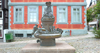 Bronzeskulptur von Jürgen Goertz 1995: Die Zeit und ihre Geister