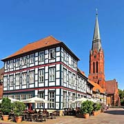 Nienburg Marktplatz und Kirche St. Martin © BildPix.de