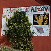 Volkerstadt Alzey, Fassade