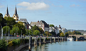 Die Mosel in Koblenz, vor dem Zusammenfluss mit dem Rhein am sog. Deutschen Eck