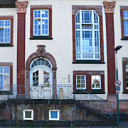 Karl-Ferdinand-Haus, Denkmal, ursprünglich Stiftung der Fam. Stumm