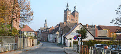 Seehausen in der Altmark, Ortsansicht vom Stadtgraben zur Stadtkirche