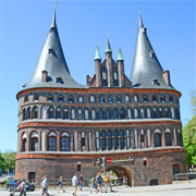 Lübeck Holstentor - Wahrzeichen der alten Hansestadt © B. DSchuldes