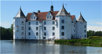 Gluecksburg Wasserschloss