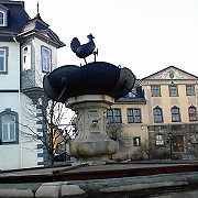 Hahn auf dem Marktbrunnen von Ilmenau