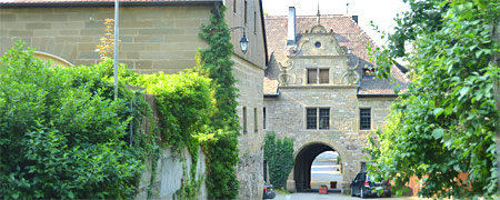 vor Schloss Neuenstein