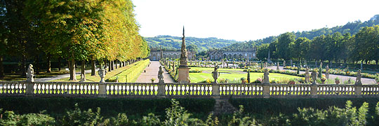 Barockpark vor Schloss Weikersheim