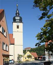 Straßenbild mit St. Lilian in Schillingsfürst