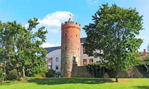 Fürstenwalde, Stadtmauer mit Bullenturm, Töpfergraben © ArTo