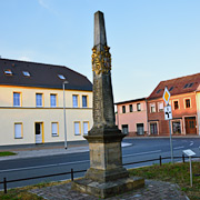 1730 im Auftrag des König August dem Starken aufgestellt: Kursächsische Postmeilensäule