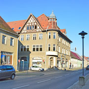 Meyenburg, markantes Wohn- und Geschäftshaus