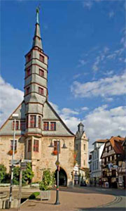 Korbach: Rathaus (1377) mit Treppenturm © Udo Kruse