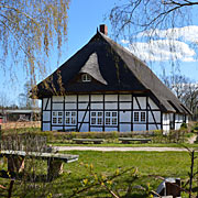 Freilandmuseum Klockenhagen liegt etwas östlich an Ribnitz-Damgarten