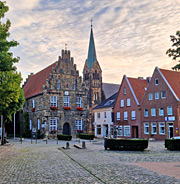 Marktplatz von Schüttorf, links das Rathaus