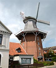 Windmühle in Varel an der Mühlenstraße - typischer Holländer