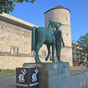 Mann mit Pferd am Beginenturm, Hannover