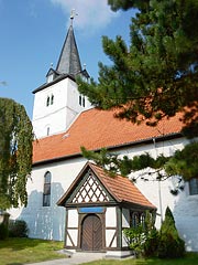 Bad Sachsa, ev. Kirche mit hübschen Fachwerkzierrat