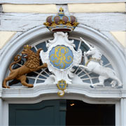 Wappen über dem Eingang zum Dom