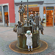 am Puppenbrunnen in Aachen
