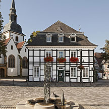 Rietberg, Rathaus mit Kirche #68360151 © Blickfang