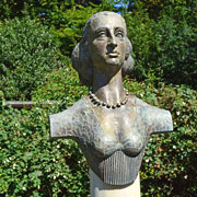 Büste Elisabett II. von der Pfalz vor dem Herforder Münster