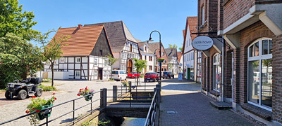 Salzkotten, Stadtbild mit Bach