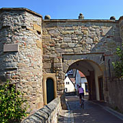 Stadtmauer, durchlässiges Relikt aus der Zeit der Stadtwerdung