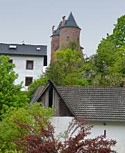 Bertradaburg  bei Mürlenbach. Stand hier die Wiege Karl des Großen?