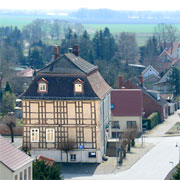 Sandau (Elbe), Blick vom Kirchturm zum Rathaus