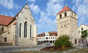 Der Dicke Turm und Hofkirche St. Bartholomäi vor der Schlossfreiheit Zerbst