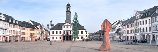 Rathaus im Zentrum des Marktplatzes - im schönen Rochlitz
