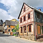 Raritäten in Sanierung: zwei Umgebindehäuser in der Treuener Albrecht-Dürer-Straße