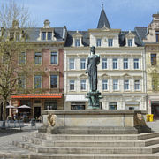 Crimmitschau, Marktbrunnen mit anmutiger Spinnerin