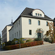 Rathaus Vielau und Schule