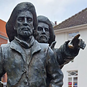 Detail des Fischerdenkmals, Marktplatz von Neustadt i. Holstein