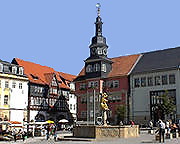 Eisenacher Markteck mit Rathaus und Sankt-Georg-Brunnen